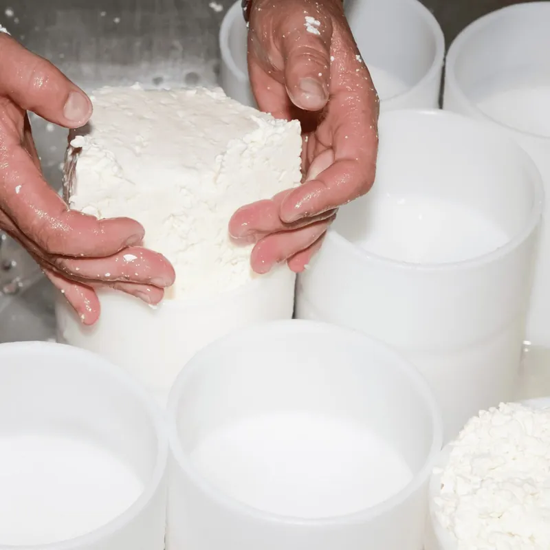 Fromage frais moulé à la main